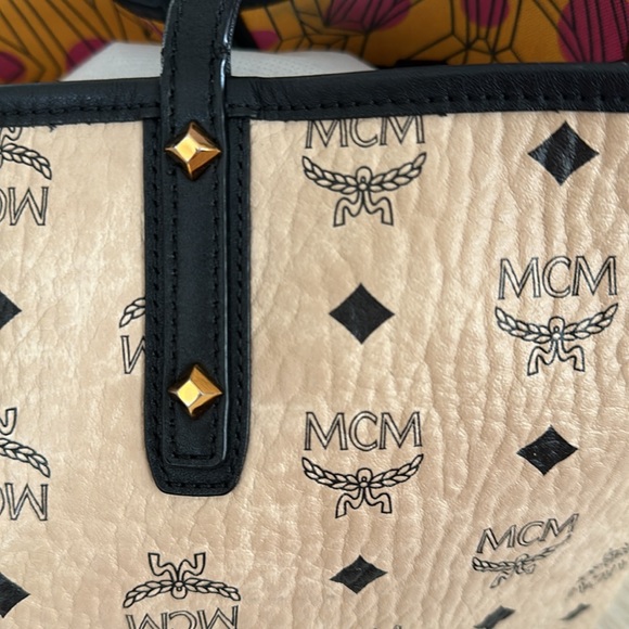 MCM full inclusion large tote with pouch - Picture 5 of 12